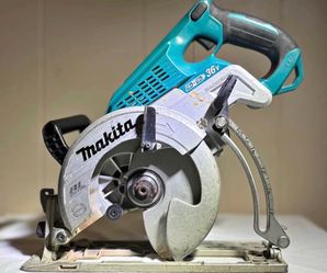 Makita circular saw serrucho with batteries