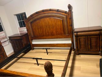 Cindy Crawford Home Bedroom Set ( deliver available )