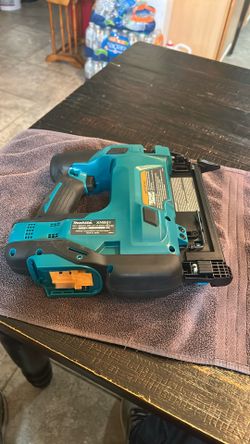 Makita XNBO1 2” Brad Nailer New Plus Battery 