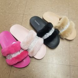 NWT Top Moda Fall Faux Fur Slides with Rhinstones