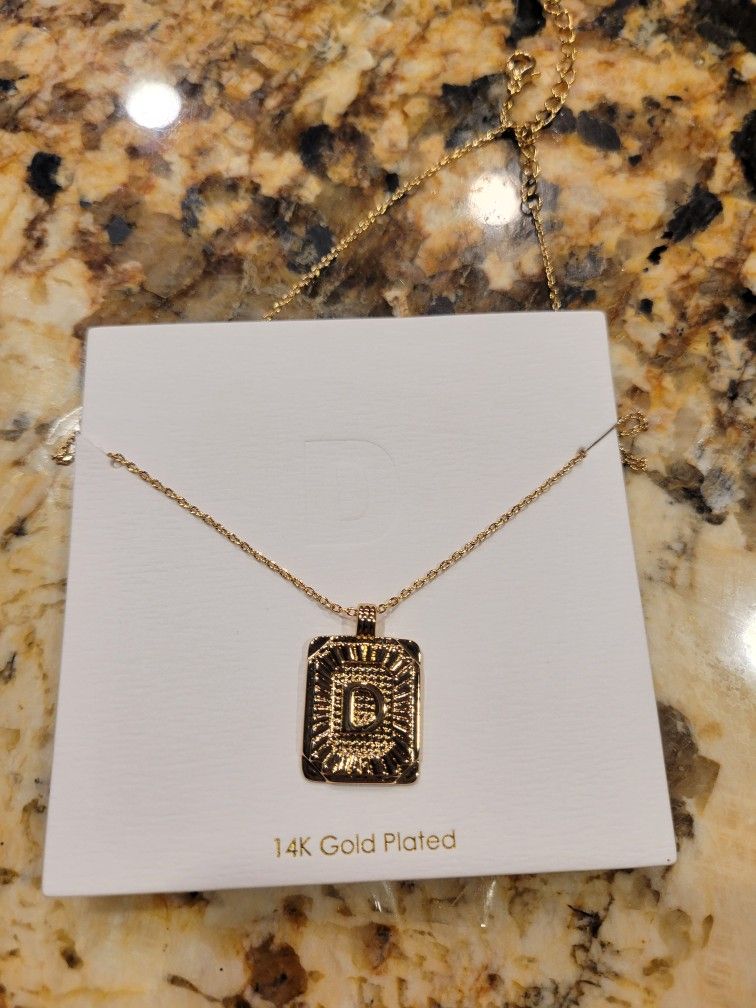 Gold "D" necklace