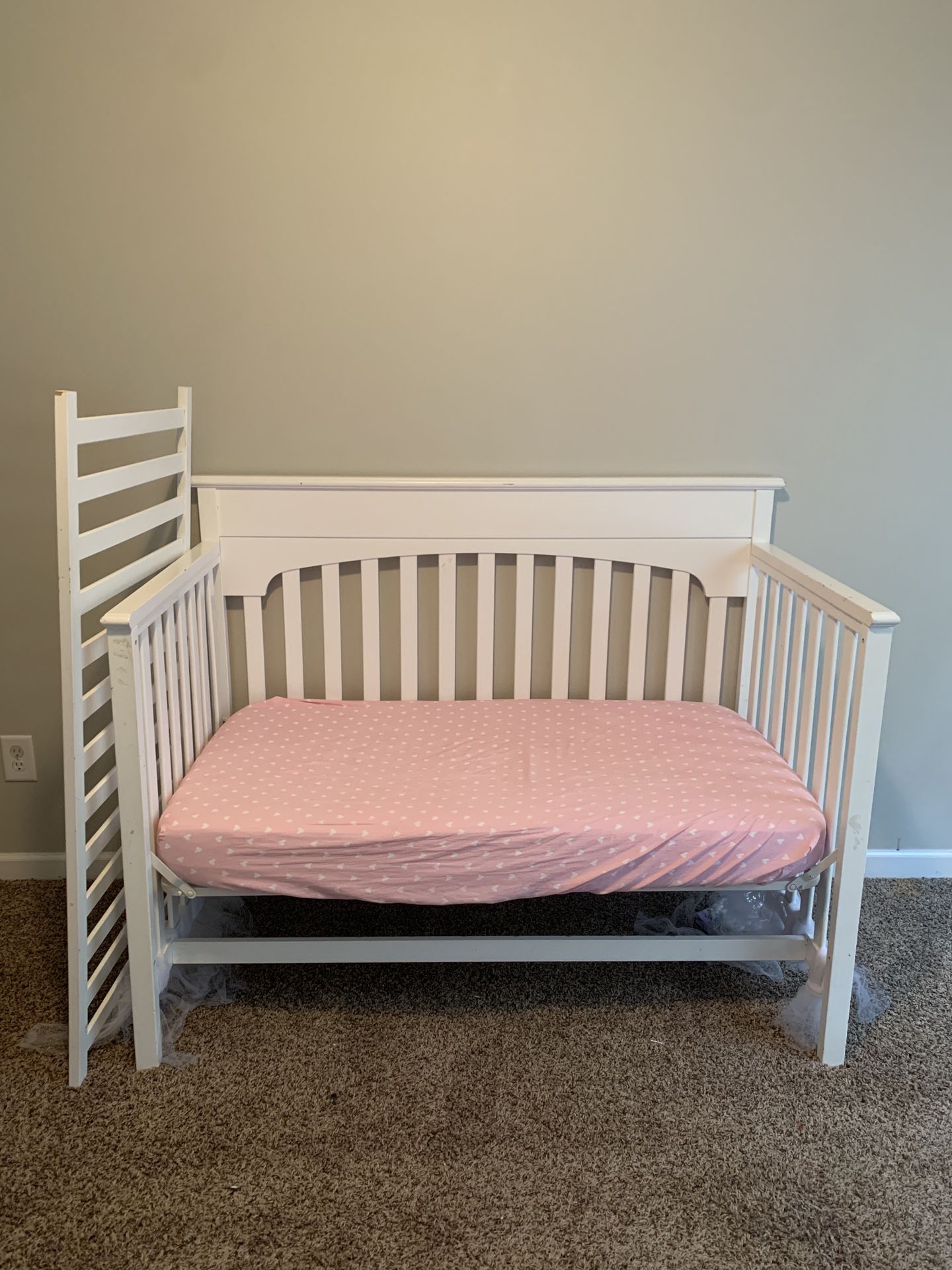 White baby crib - rustic CONVERTIBLE