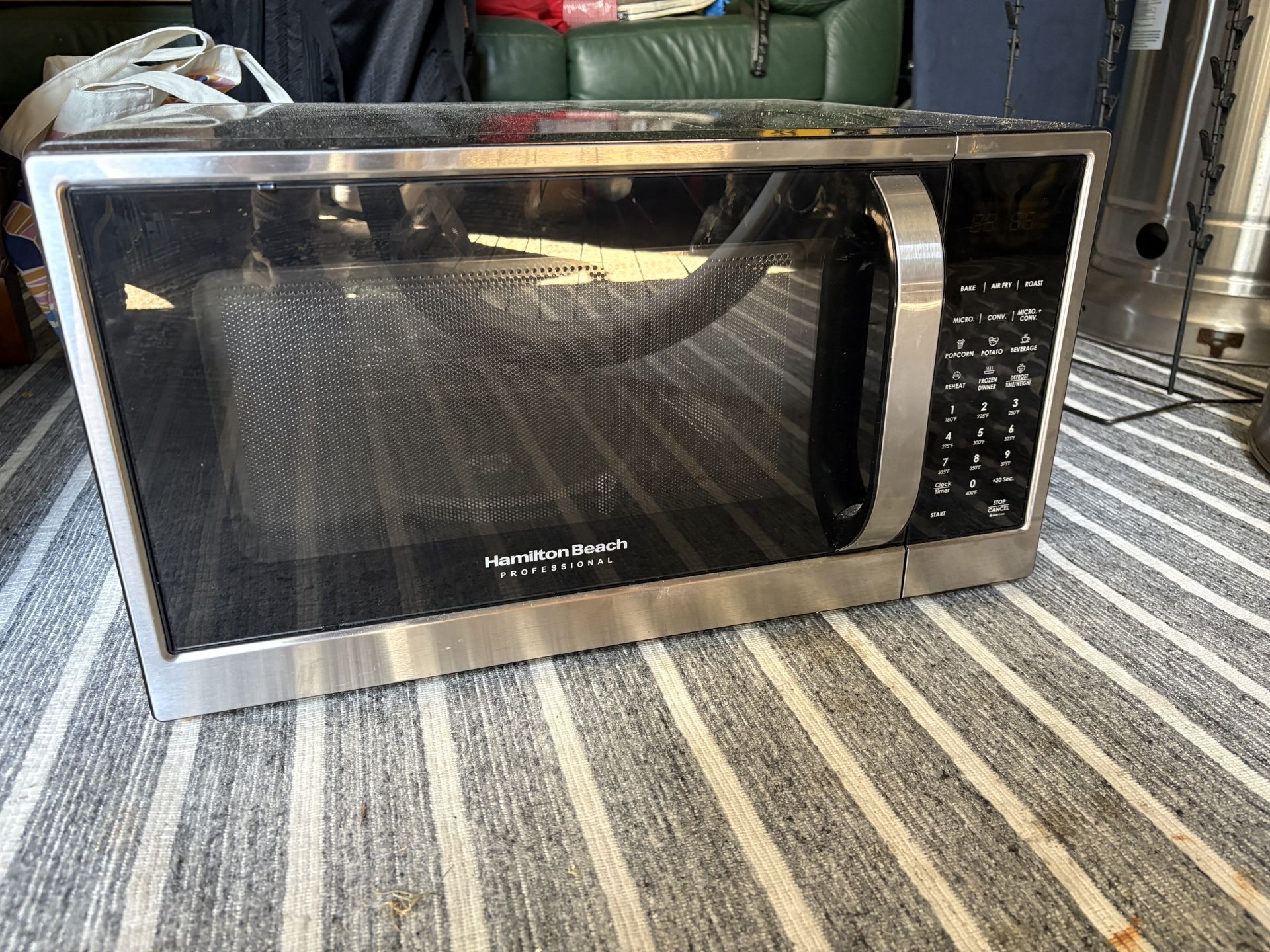 Hamilton Beach microwave Bake/ airfryer