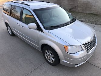2009 Chrysler town and country touring clean Carfax