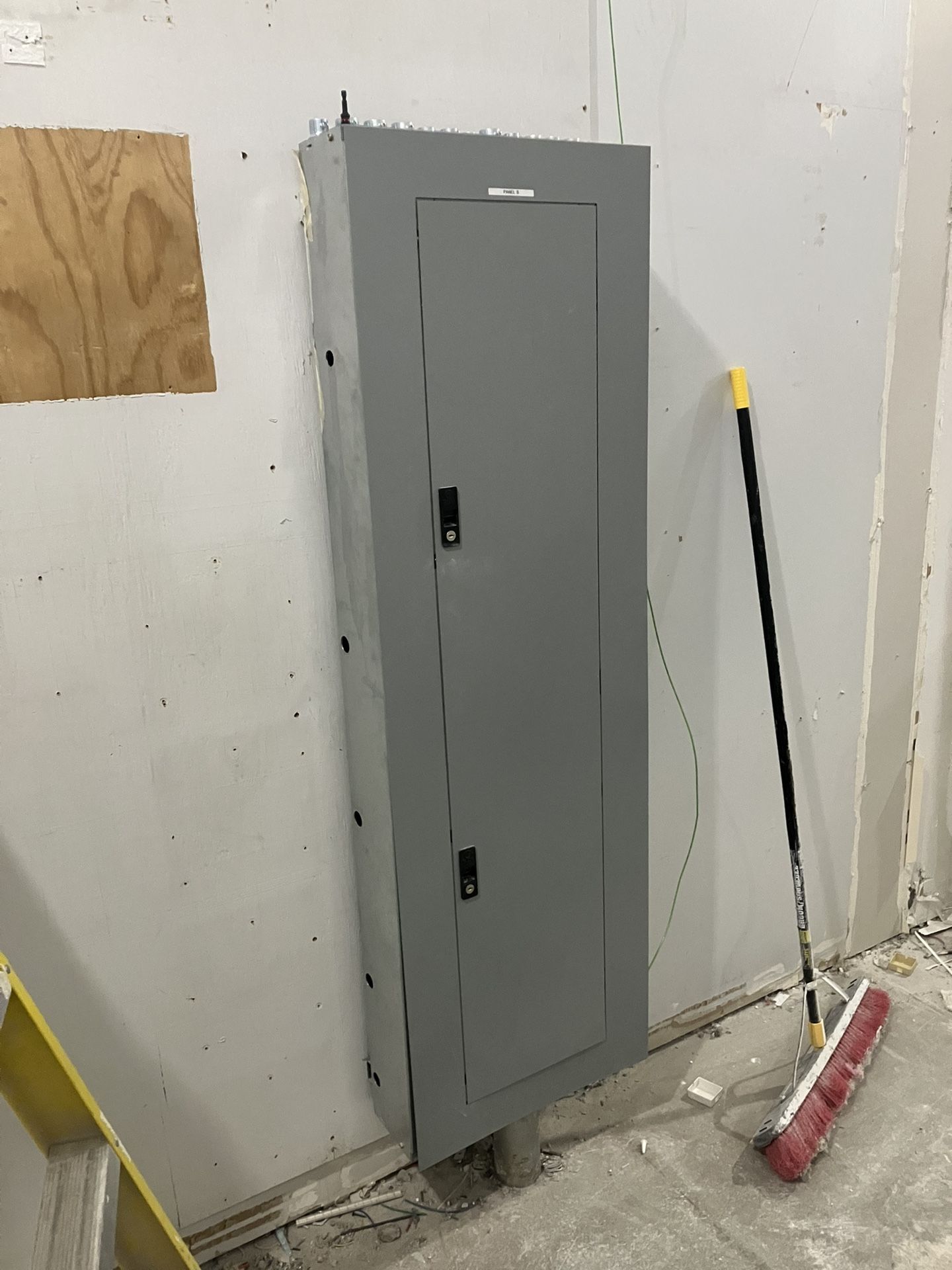 GE 208/120 3 Phase 4 Wire Panel