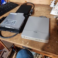 Lot Of 4 3.5 Floppy Disks.  Toshiba 17mm And Similar Vintage Connectors