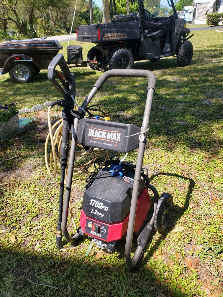 Black Max Electric Pressure Washer 1700psi