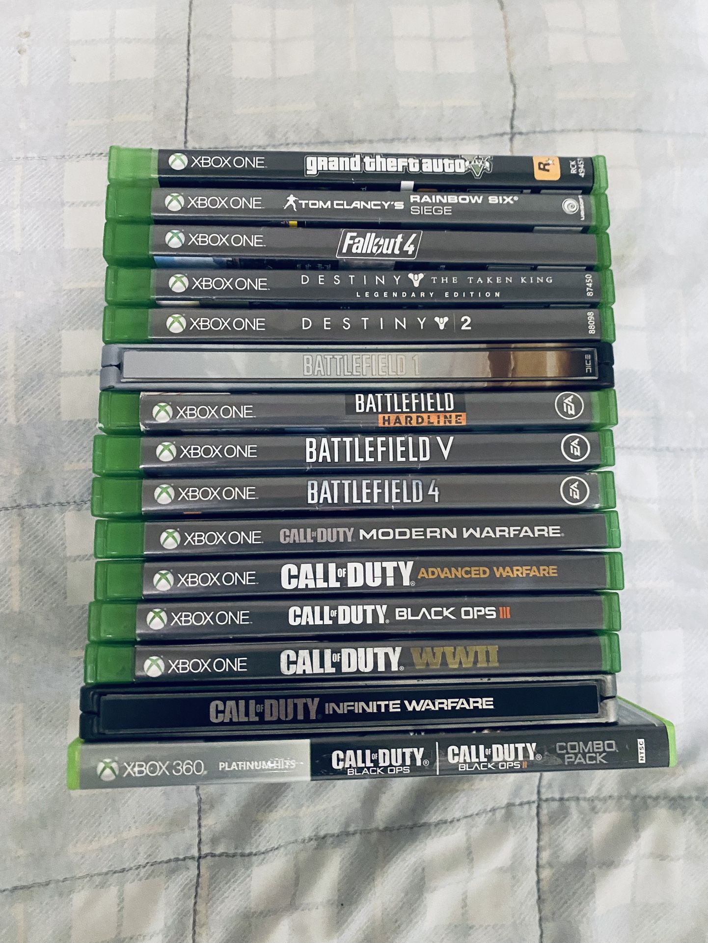 Microsoft Xbox one 16 CIB games bundle lot. In Very Good Condition Adult Owned Fully Functional Please read info check out photos.