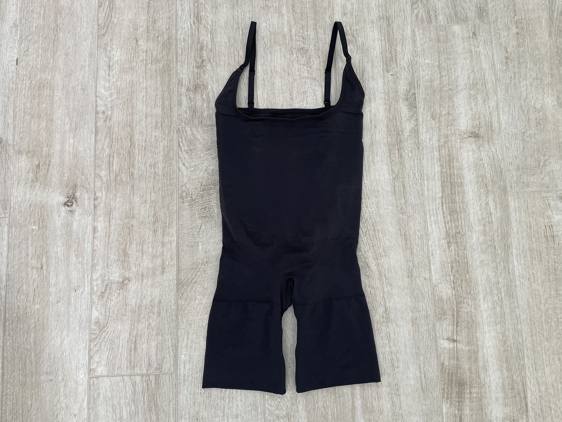 SKIMS OPEN BUST SHORTIE BODYSUIT, M
