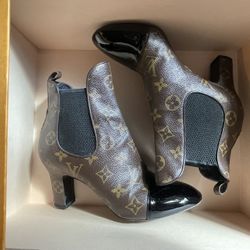 Designer Shoes Louis Vuitton, Jimmy Choo, Christian Louboutin 