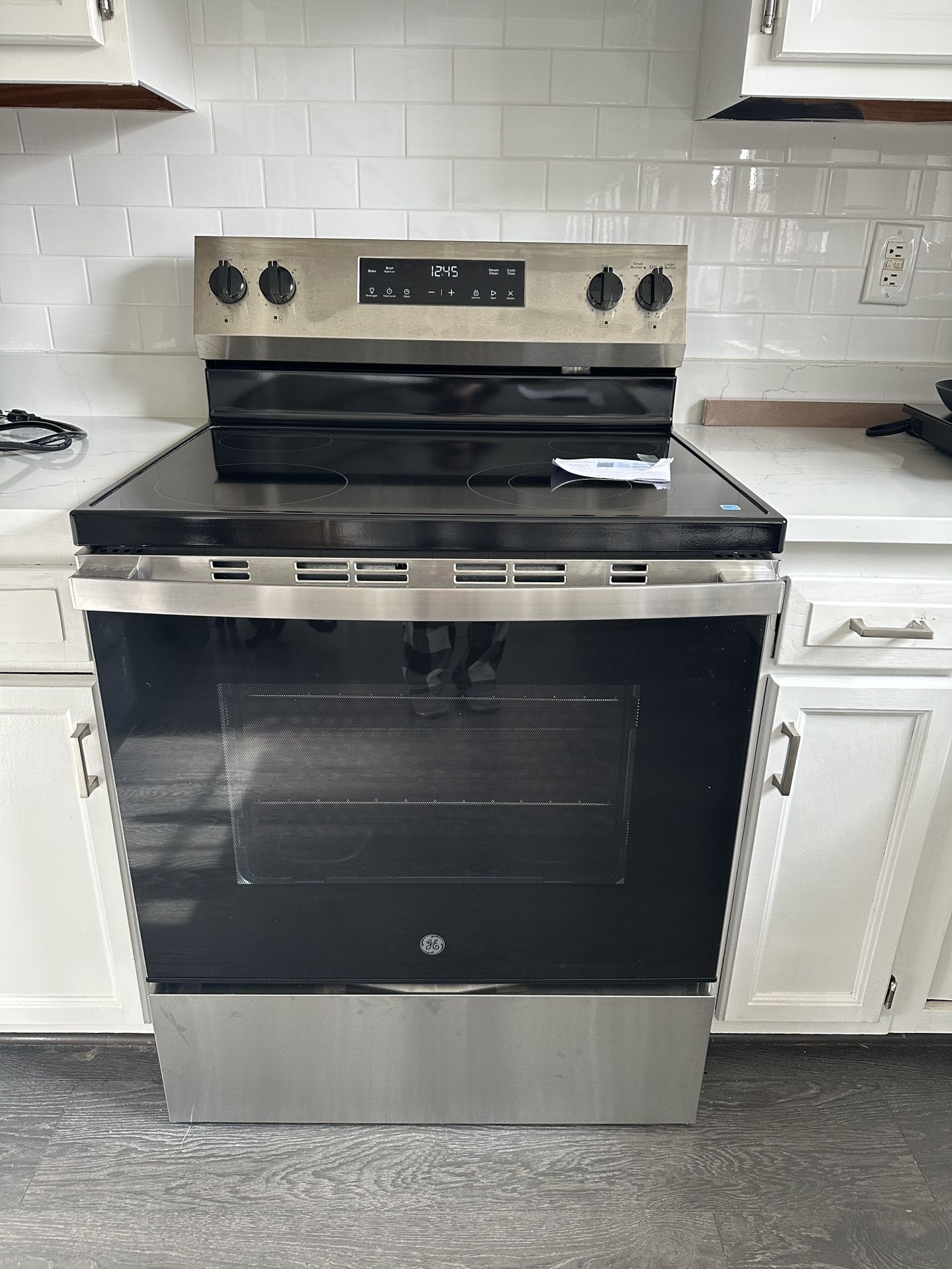 Brand New- GE 30" Stainless Steel Electric Range – Model GRF400SVSS
