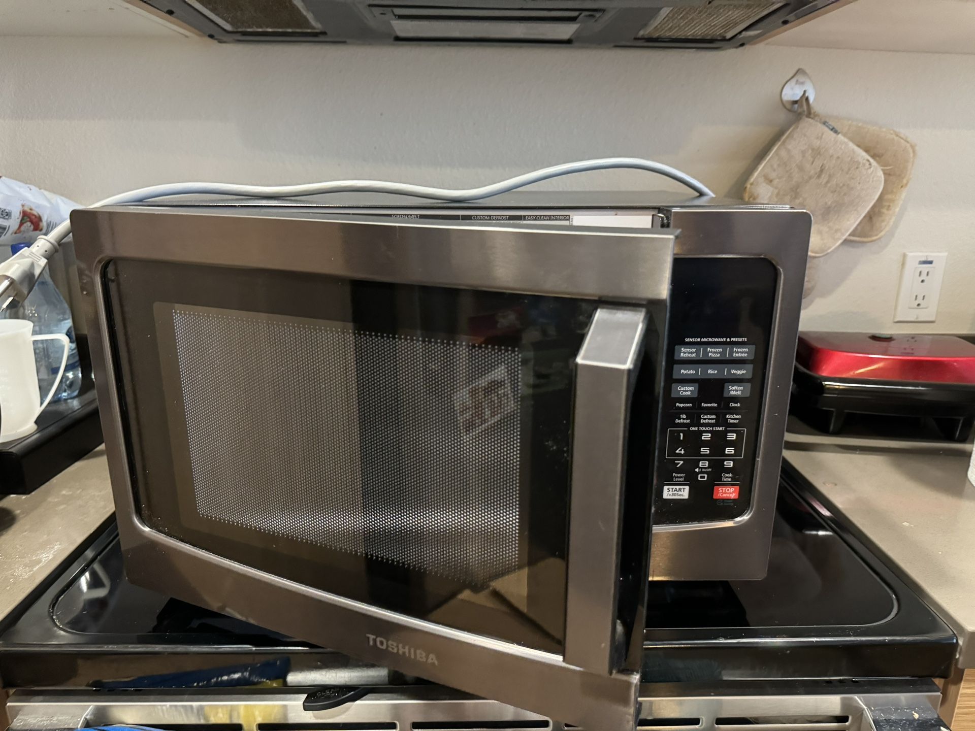 LikeNew Toshiba Microwave Oven Model EM131A5CBS Excellent