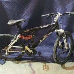 Genesis V2100 Mountain Bike

26"