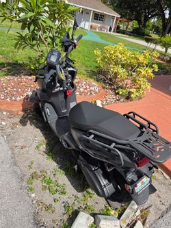 Moto scooter marca tank modelo 2025 200cc