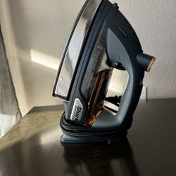 Shark Iron 1800-watt Stainless Steel 