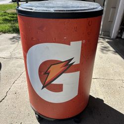 Gatorade Iceman Rolling Ice Barrel Cooler - 100% Functional