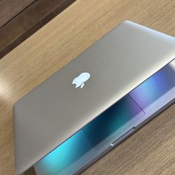Apple MacBook Pro 13” I5/8GB/256GB SSD $140