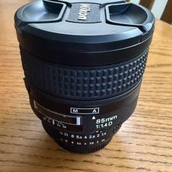 Nikon 85mm f1.4 D