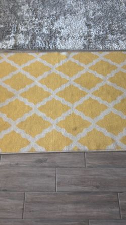 yellow rug free
