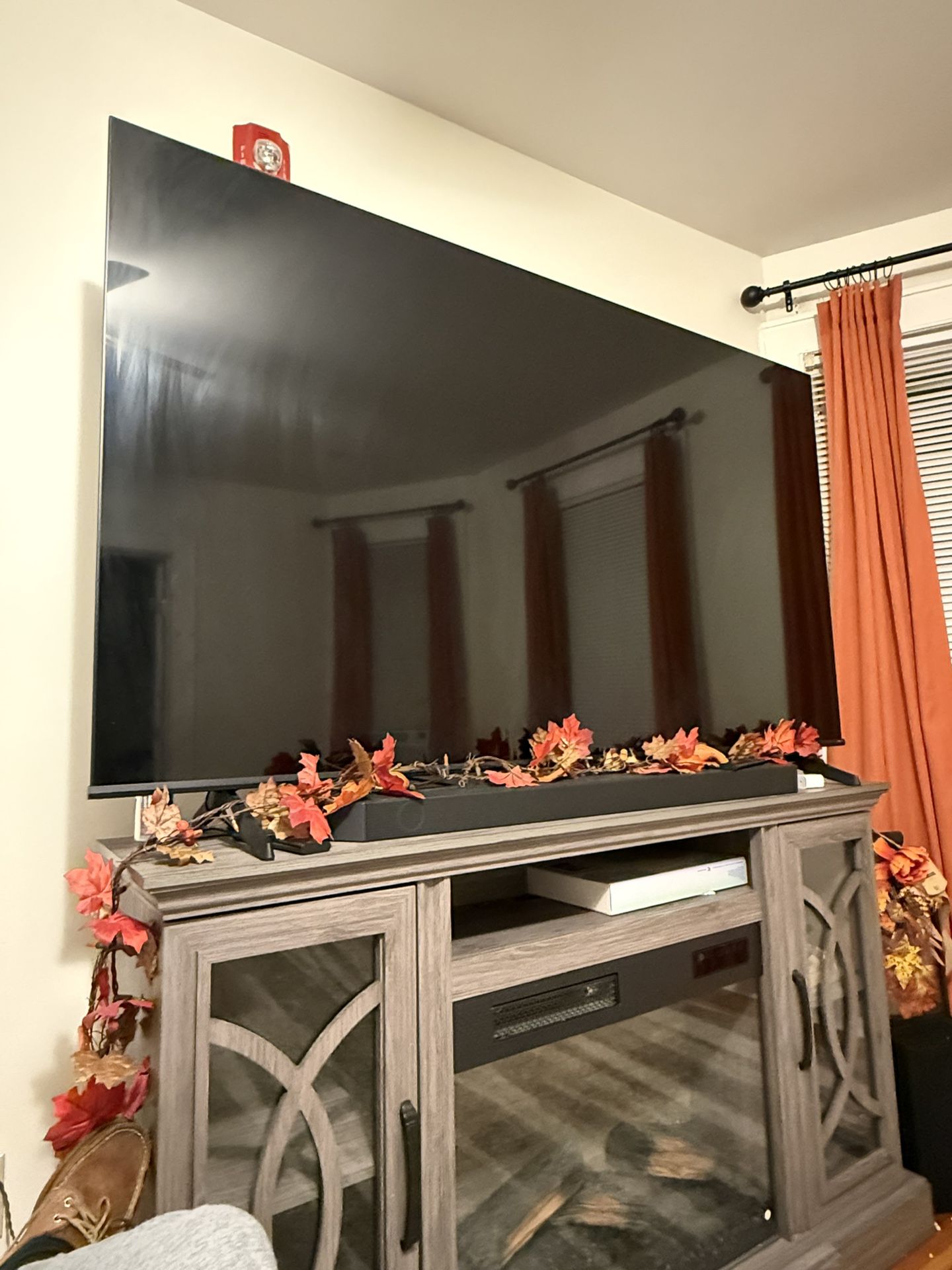 Hinsene TV Like New Barely Used