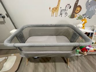 Newton Baby Bassinet & Bedside Sleeper — Gray | Good Condition