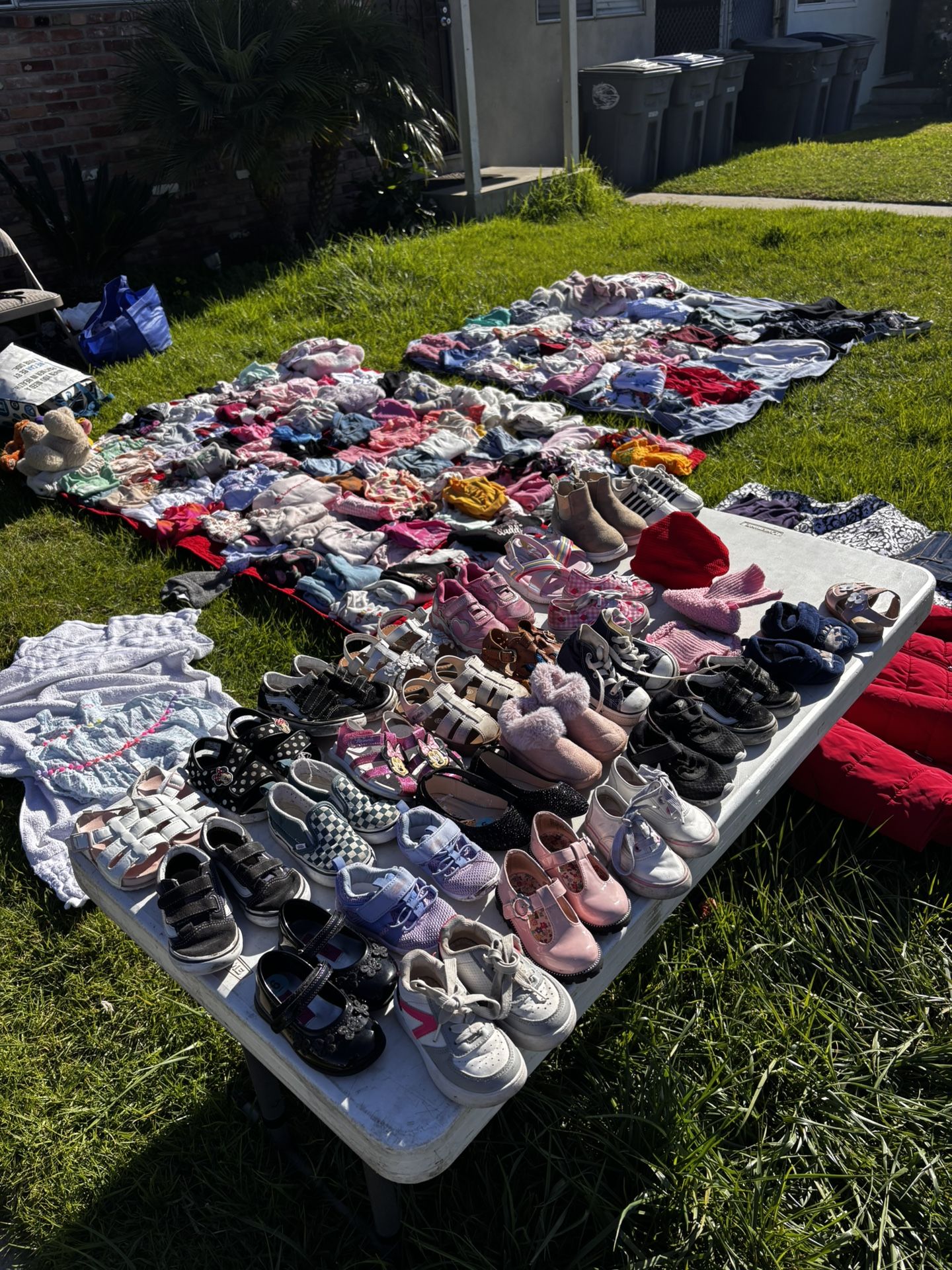 YARD SALE ROLAND WAY OXNARD