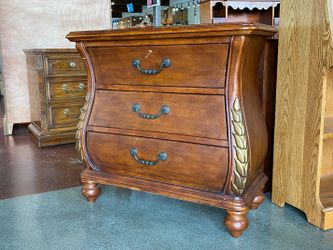 Shapely Wheat Motif 3-Drawer Side Dresser