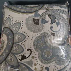 Kohls Queen Size Paisley Comforter with 2 Shams