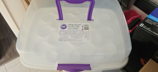 Wilton onlong cake and cupcake caddy
