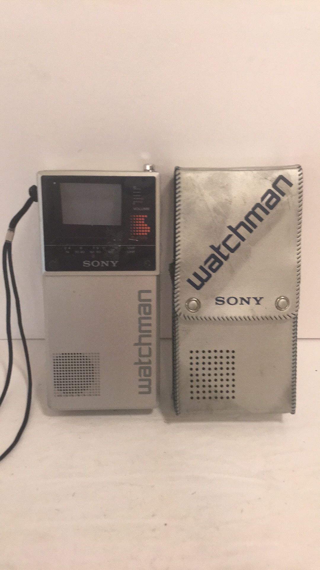 Vintage Sony Watchman very clean but does not power on. Includes case , Model# FD-20A Parts only WA-006