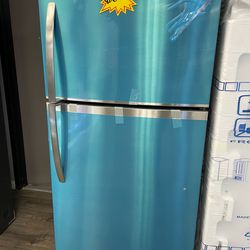 Frigidaire Top Freezer Refrigerator Read Description (Take It Home In Payments/Llevalo A Casa En Pagos)