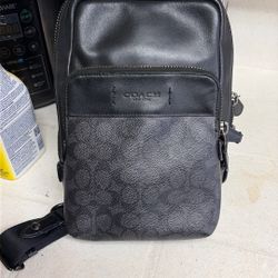 Coach Gotham, Pack Sling Men’s Black Leather Signature Canvas