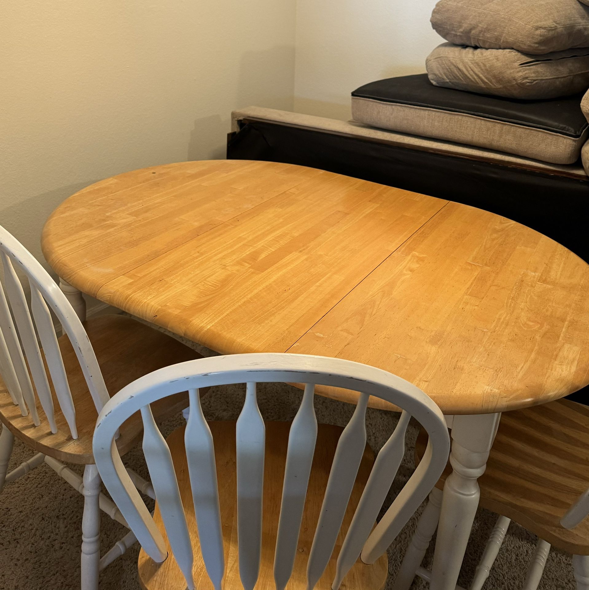 Round Wood Kitchen Table & 5 Chairs 