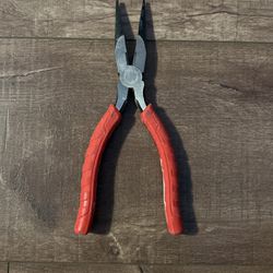 Milwaukee Needle Nose Pliers for Sale in Hazard, CA - OfferUp