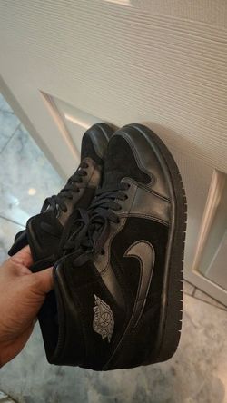 Jordan Triple Black Mid