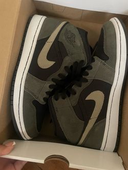 WMNS AIR JORDAN 1 MID
