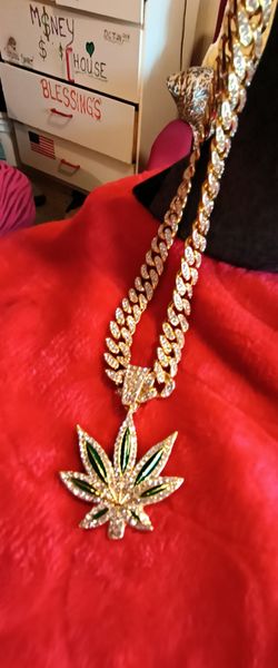 Marijuana Leaf Pendant Necklace