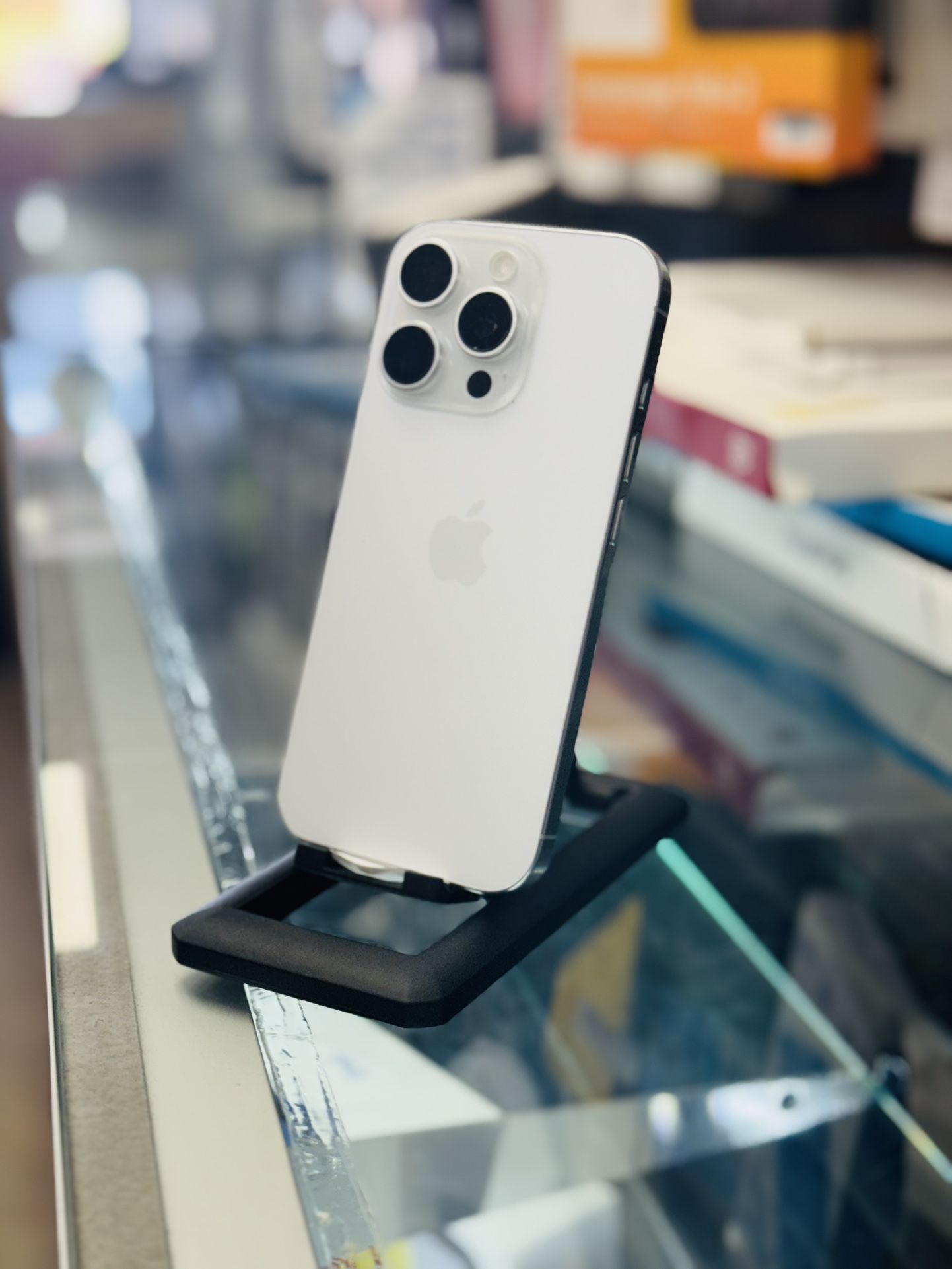 iPhone 16 Pro (Factory Unlocked)