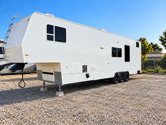 2003 Extreme 5th Wheel toy hauler ￼