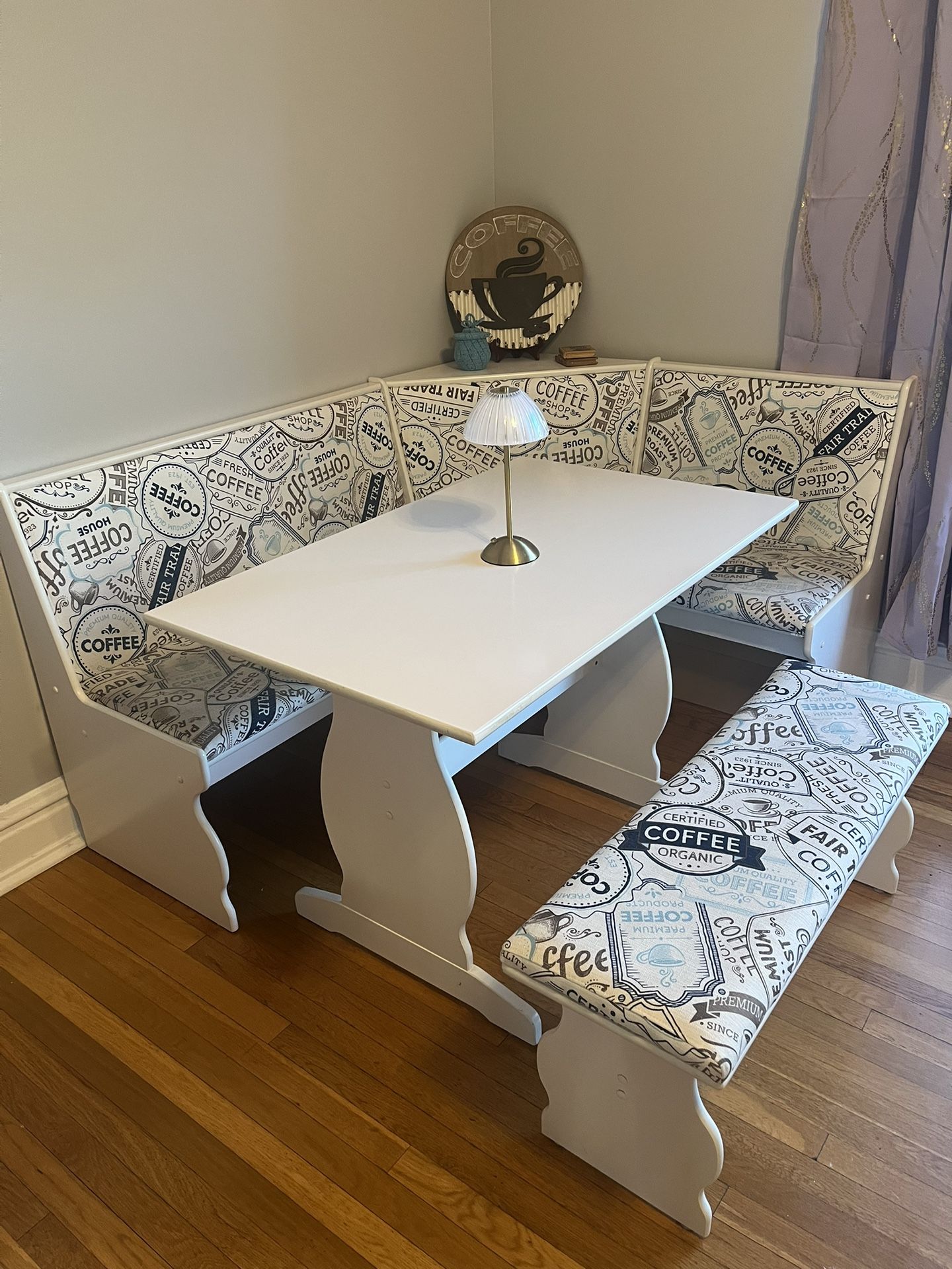 Dining Table/Breakfast Nook