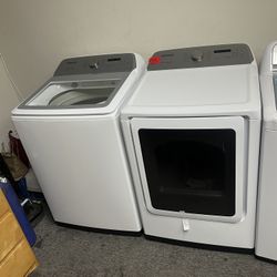 SAMSUNG TOP LOAD WASHER AND GAS DRYER