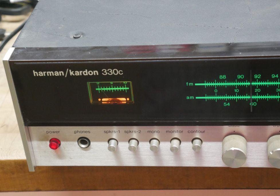 Harman Kardon 330c AM/FM Solid State Receiver - FOR PARTS / REPAIR - AS IS. it powers up, not able to get sound out of it . one fuse is blown, the oth