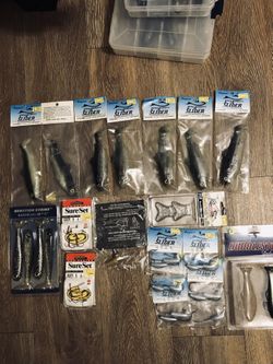 ALot Of Fishing Lures!! Look At All Pictures 