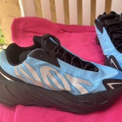 Boys 5.5 Sneakers