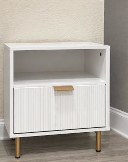 2 nightstands