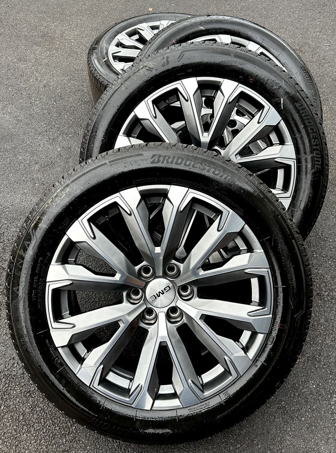 New OEM 22" Inch GMC sierra 1500 Yukon Wheel Rims Bridgestone 275/50/22 Tires Hablo Espanol