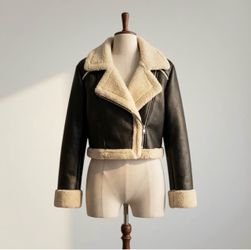 Gorgeous womens sherpa jacket size Large