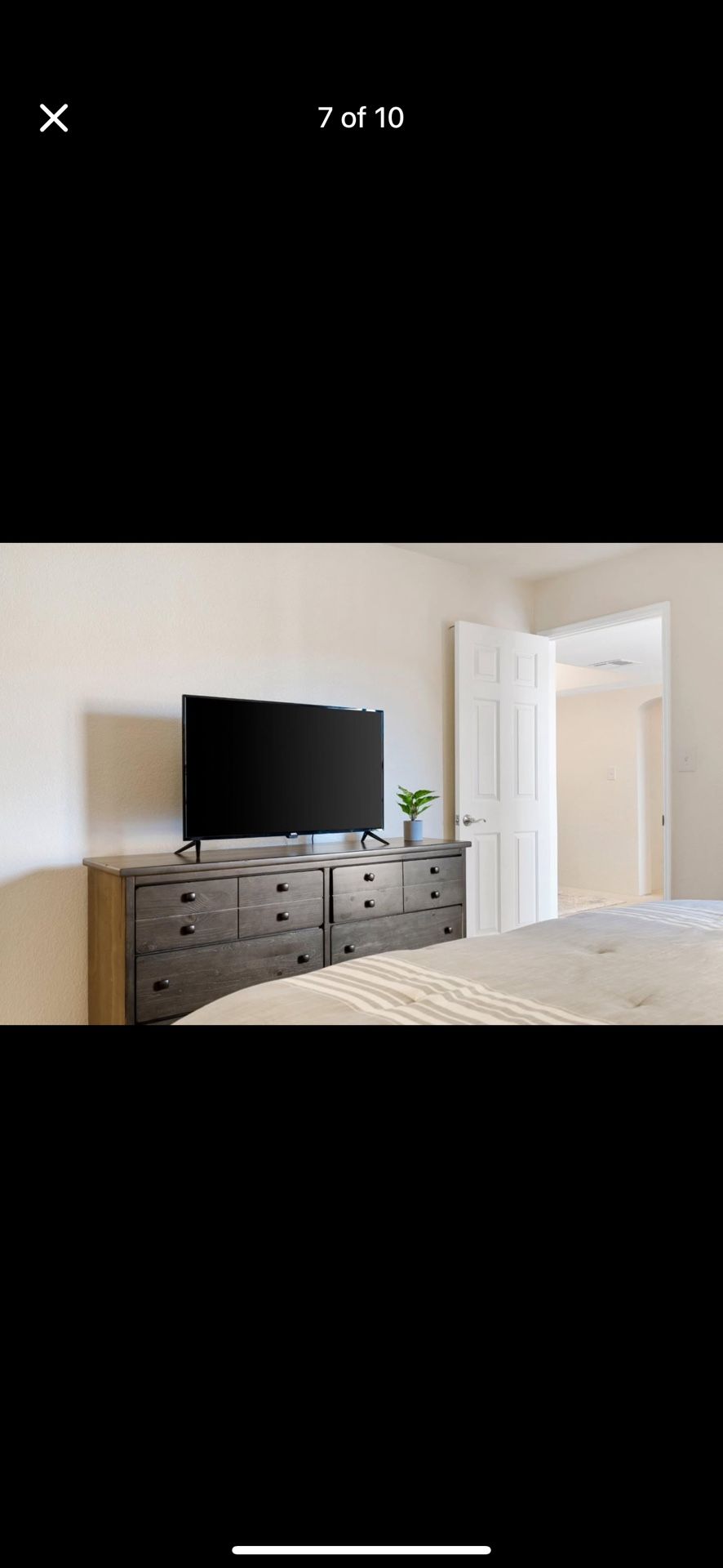Grey Dresser With 40inch Roku smart Tv $250