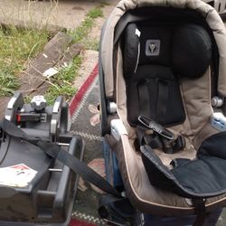 In Excellent Condition Peg perego primo Kids Baby Car Seat