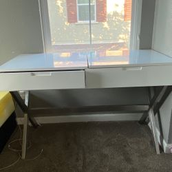 Desk/vanity